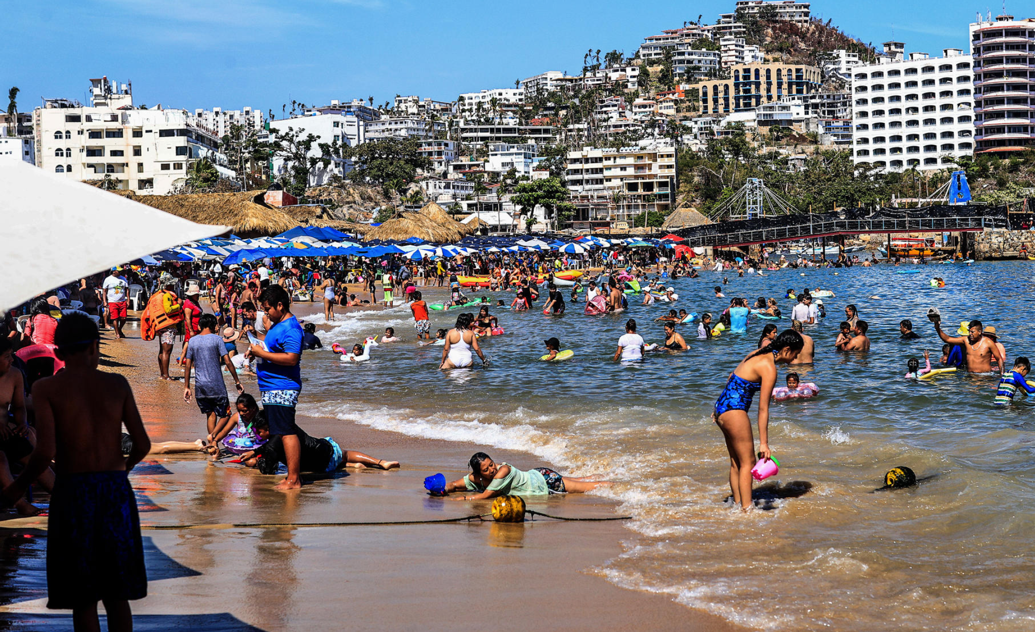 Marchan en Acapulco para reactivar el turismo